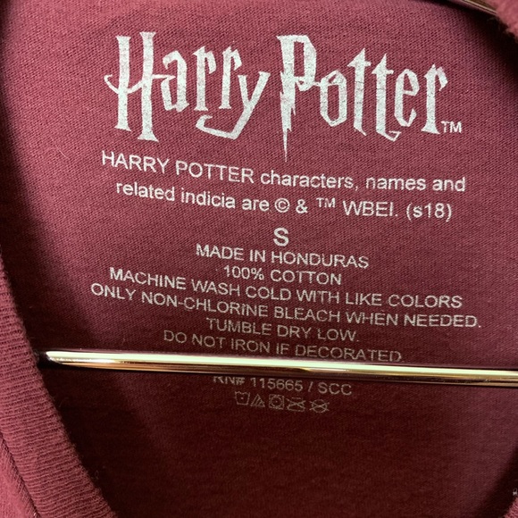 Harry Potter Gryfindor Maroon T-Shirt SZ-S - Picture 4 of 4